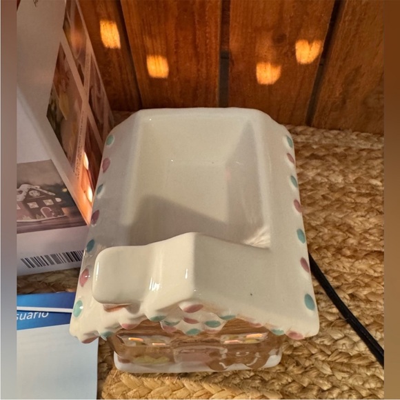 Huntington Home Wax Warmer Christmas House Gingerbread - Picture 8 of 12